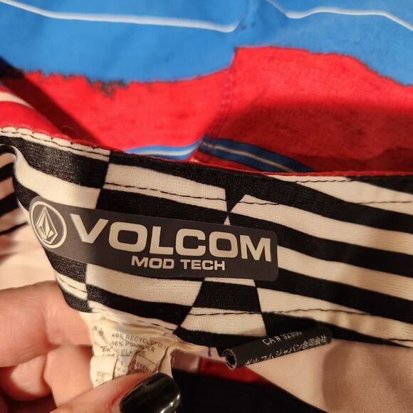 Volcom ModTech Swim Board Shorts Mens Size 30 Red White Blue Striped - Picture 3 of 5